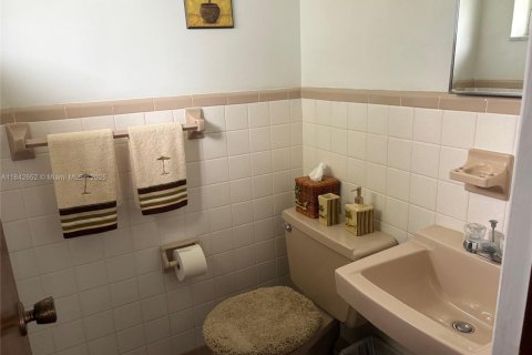 Villa ou maison à vendre à Hollywood, Floride: 3 chambres, 162.76 m2 № 1957660 - photo 28