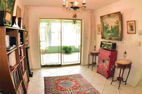 Villa ou maison à vendre à Hollywood, Floride: 3 chambres, 162.76 m2 № 1957660 - photo 9