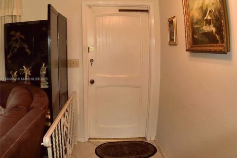 Villa ou maison à vendre à Hollywood, Floride: 3 chambres, 162.76 m2 № 1957660 - photo 4