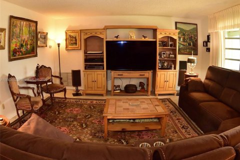 Villa ou maison à vendre à Hollywood, Floride: 3 chambres, 162.76 m2 № 1957660 - photo 7