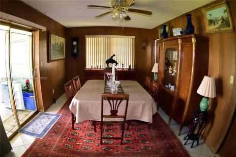 Villa ou maison à vendre à Hollywood, Floride: 3 chambres, 162.76 m2 № 1957660 - photo 15