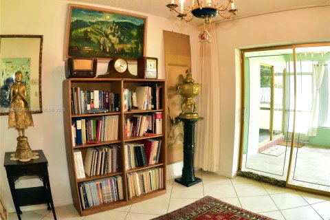 Villa ou maison à vendre à Hollywood, Floride: 3 chambres, 162.76 m2 № 1957660 - photo 10