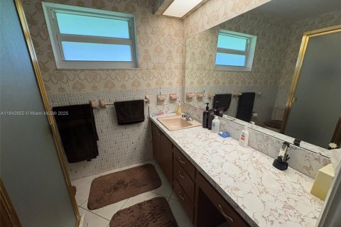 Villa ou maison à vendre à Hollywood, Floride: 3 chambres, 162.76 m2 № 1957660 - photo 19