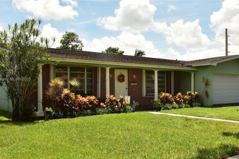 Villa ou maison à vendre à Hollywood, Floride: 3 chambres, 162.76 m2 № 1957660 - photo 1