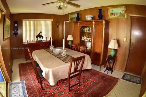 Villa ou maison à vendre à Hollywood, Floride: 3 chambres, 162.76 m2 № 1957660 - photo 14