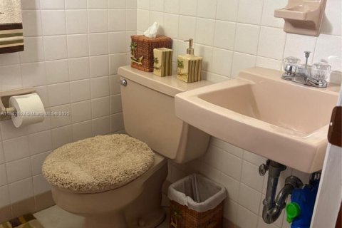 Villa ou maison à vendre à Hollywood, Floride: 3 chambres, 162.76 m2 № 1957660 - photo 27