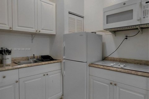 Снять в аренду коммерческую недвижимость в Майами, Флорида 1 спальня, 166.3м2, № 2026965 - фото 10