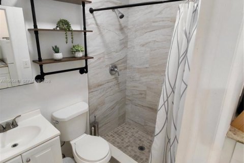 Снять в аренду коммерческую недвижимость в Майами, Флорида 1 спальня, 166.3м2, № 2026965 - фото 8