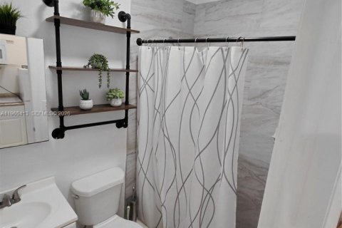 Снять в аренду коммерческую недвижимость в Майами, Флорида 1 спальня, 166.3м2, № 2026965 - фото 11