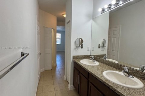 Copropriété à louer à Pembroke Pines, Floride: 2 chambres, 97.36 m2 № 1997368 - photo 24