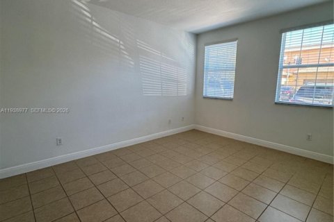 Copropriété à louer à Pembroke Pines, Floride: 2 chambres, 97.36 m2 № 1997368 - photo 19
