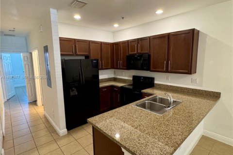 Copropriété à louer à Pembroke Pines, Floride: 2 chambres, 97.36 m2 № 1997368 - photo 11