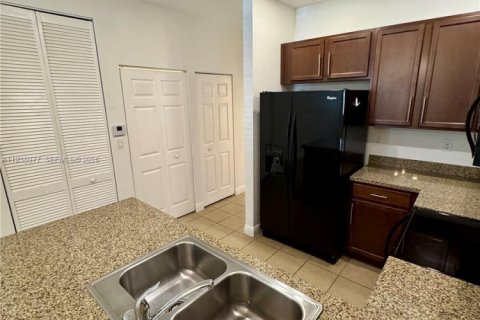 Copropriété à louer à Pembroke Pines, Floride: 2 chambres, 97.36 m2 № 1997368 - photo 10