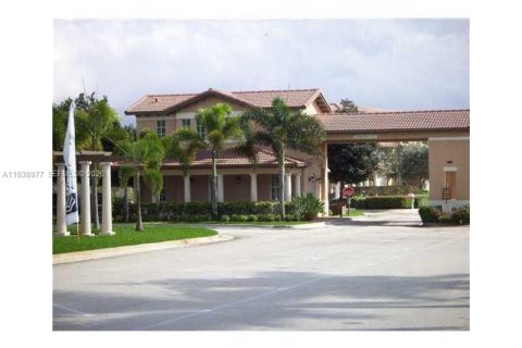 Copropriété à louer à Pembroke Pines, Floride: 2 chambres, 97.36 m2 № 1997368 - photo 3