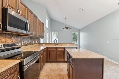 House in Orlando, Florida 4 bedrooms, 231.05 sq.m. № 2152297 - photo 14