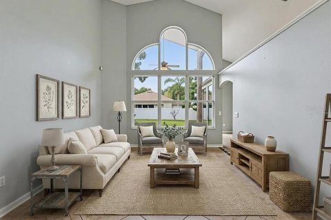 House in Orlando, Florida 4 bedrooms, 231.05 sq.m. № 2152297 - photo 6