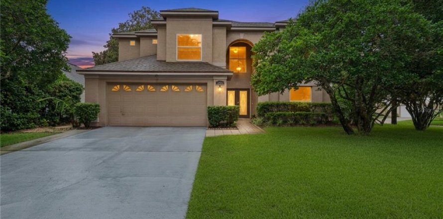 House in Orlando, Florida 4 bedrooms, 231.05 sq.m. № 2152297