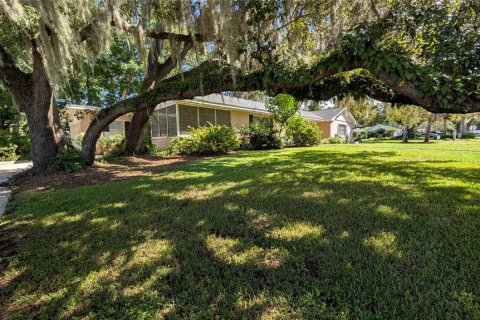 Villa ou maison à louer à Eustis, Floride: 3 chambres, 164.16 m2 № 2430753 - photo 2