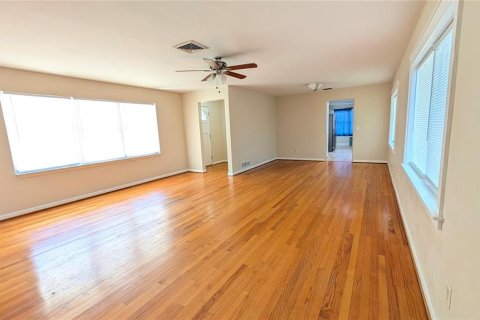 Villa ou maison à louer à Eustis, Floride: 3 chambres, 164.16 m2 № 2430753 - photo 5