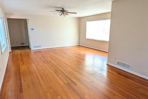Villa ou maison à louer à Eustis, Floride: 3 chambres, 164.16 m2 № 2430753 - photo 8