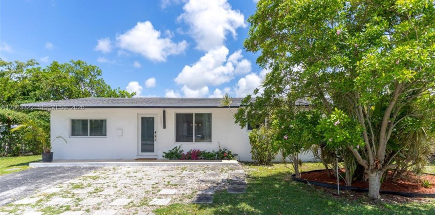 Villa ou maison à Miami, Floride 4 chambres, 102.19 m2 № 2266126