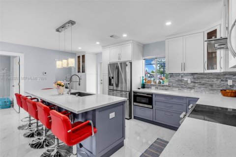 Villa ou maison à louer à Miami, Floride: 4 chambres, 102.19 m2 № 2266126 - photo 6