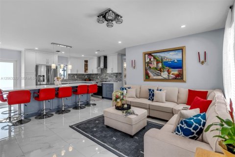 Villa ou maison à louer à Miami, Floride: 4 chambres, 102.19 m2 № 2266126 - photo 3