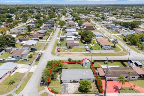 Villa ou maison à louer à Miami, Floride: 4 chambres, 102.19 m2 № 2266126 - photo 24