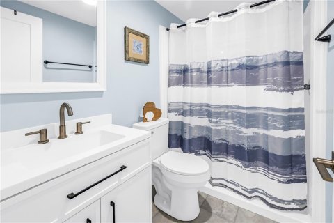 House in Saint Pete Beach, Florida 6 bedrooms, 268.02 sq.m. № 2219669 - photo 17
