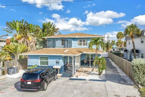 House in Saint Pete Beach, Florida 6 bedrooms, 268.02 sq.m. № 2219669 - photo 3