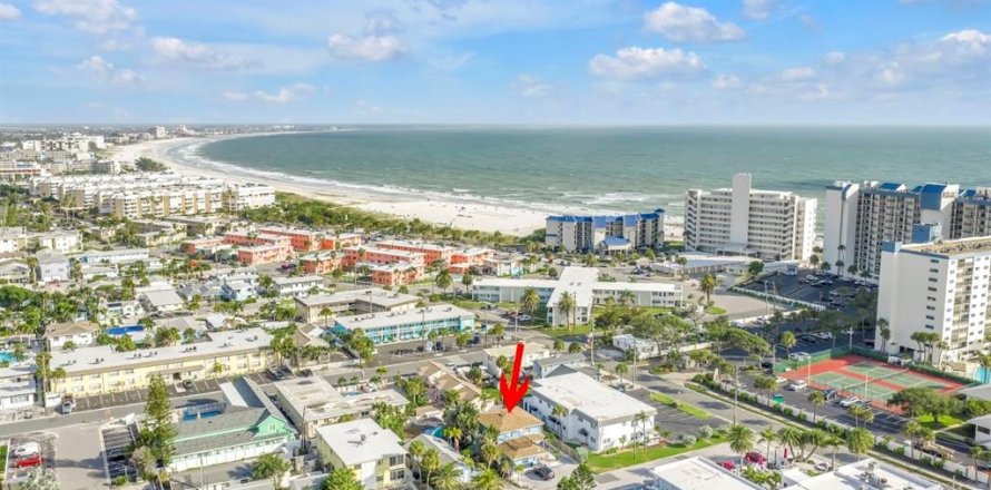 House in Saint Pete Beach, Florida 6 bedrooms, 268.02 sq.m. № 2219669