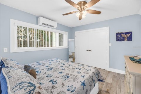 House in Saint Pete Beach, Florida 6 bedrooms, 268.02 sq.m. № 2219669 - photo 15
