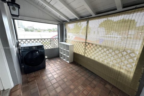 Снять в аренду виллу или дом в Холливуд, Флорида 2 спальни, 62.8м2, № 1974012 - фото 13