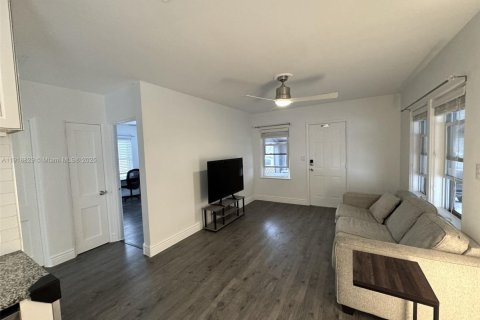 Снять в аренду виллу или дом в Холливуд, Флорида 2 спальни, 62.8м2, № 1974012 - фото 3