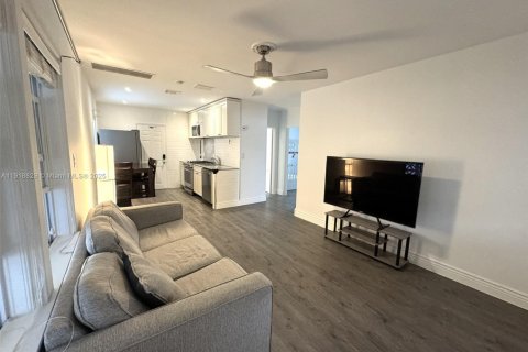 Снять в аренду виллу или дом в Холливуд, Флорида 2 спальни, 62.8м2, № 1974012 - фото 1