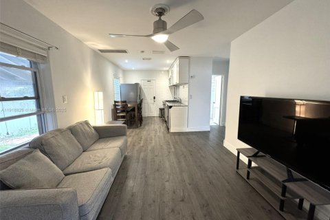 Снять в аренду виллу или дом в Холливуд, Флорида 2 спальни, 62.8м2, № 1974012 - фото 2