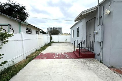 Снять в аренду виллу или дом в Холливуд, Флорида 2 спальни, 62.8м2, № 1974012 - фото 15