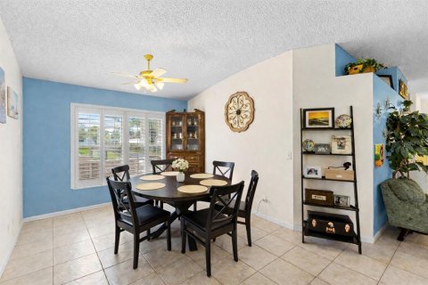 House in Apopka, Florida 3 bedrooms, 151.62 sq.m. № 2203511 - photo 9