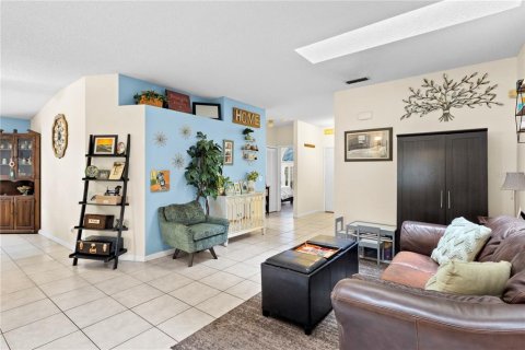 House in Apopka, Florida 3 bedrooms, 151.62 sq.m. № 2203511 - photo 7