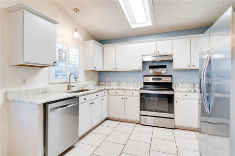 House in Apopka, Florida 3 bedrooms, 151.62 sq.m. № 2203511 - photo 11