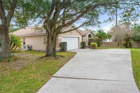 House in Apopka, Florida 3 bedrooms, 151.62 sq.m. № 2203511 - photo 3