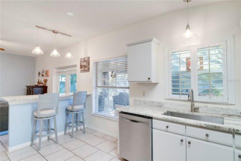 House in Apopka, Florida 3 bedrooms, 151.62 sq.m. № 2203511 - photo 10