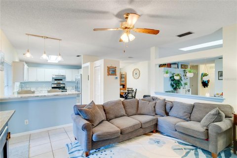 House in Apopka, Florida 3 bedrooms, 151.62 sq.m. № 2203511 - photo 5