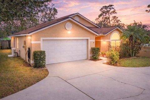House in Apopka, Florida 3 bedrooms, 151.62 sq.m. № 2203511 - photo 2