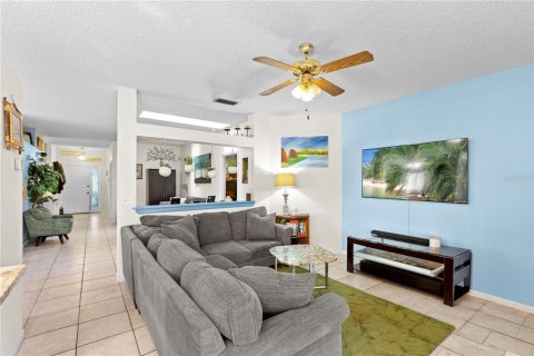 House in Apopka, Florida 3 bedrooms, 151.62 sq.m. № 2203511 - photo 4