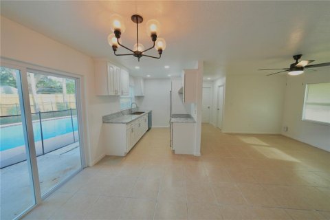 House in Orlando, Florida 3 bedrooms, 95.88 sq.m. № 1782970 - photo 4