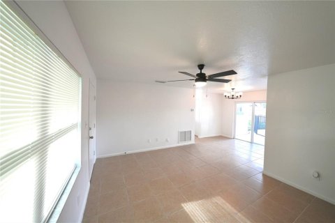 House in Orlando, Florida 3 bedrooms, 95.88 sq.m. № 1782970 - photo 3