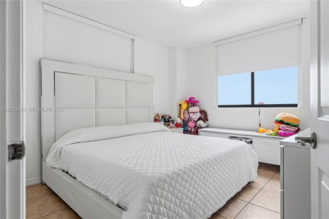 Купить кондоминиум в Майами, Флорида 2 спальни, 93.74м2, № 2146520 - фото 11