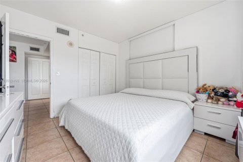 Купить кондоминиум в Майами, Флорида 2 спальни, 93.74м2, № 2146520 - фото 12