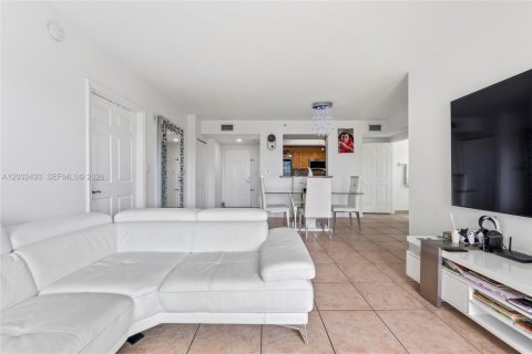 Купить кондоминиум в Майами, Флорида 2 спальни, 93.74м2, № 2146520 - фото 7
